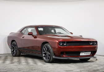 Подержанный автомобиль Dodge Challenger 2019 года (3 фото)