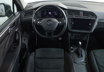 Подержанный автомобиль Volkswagen Tiguan 2019 года (10 фото)