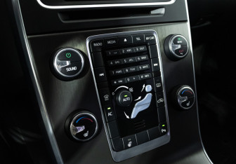 Подержанный автомобиль Volvo S60 2014 года (18 фото)