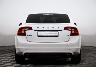 Подержанный автомобиль Volvo S60 2014 года (6 фото)
