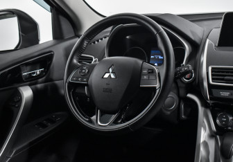 Подержанный автомобиль Mitsubishi Eclipse Cross 2019 года (14 фото)
