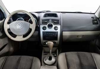 Подержанный автомобиль Renault Megane Sedan 2005 года (10 фото)