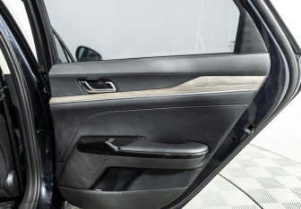 Подержанный автомобиль Kia K5 2022 года (27 фото)