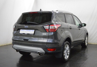Подержанный автомобиль Ford Kuga 2017 года (5 фото)