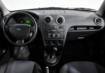 Подержанный автомобиль Ford Fusion 2007 года (14 фото)
