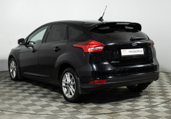 Подержанный автомобиль Ford Focus Hatchback 2018 года (7 фото)