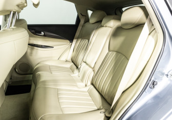 Подержанный автомобиль Infiniti QX50 2016 года (10 фото)