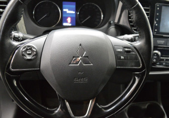 Подержанный автомобиль Mitsubishi Outlander 2015 года (15 фото)