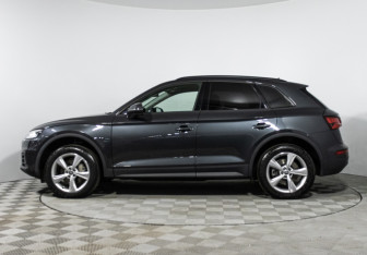 Подержанный автомобиль Audi Q5 2018 года (8 фото)