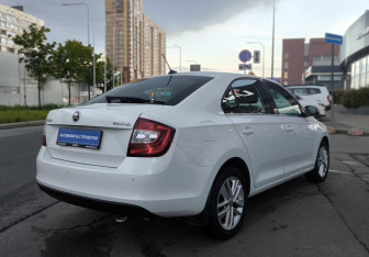 Подержанный автомобиль Skoda Rapid Liftback 2018 года (4 фото)