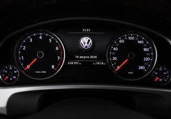 Подержанный автомобиль Volkswagen Touareg 2015 года (20 фото)