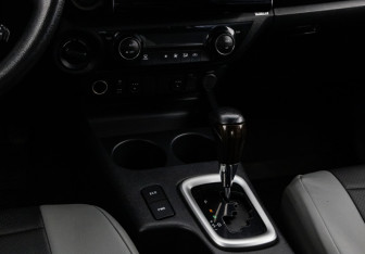 Подержанный автомобиль Toyota Hilux 2022 года (14 фото)