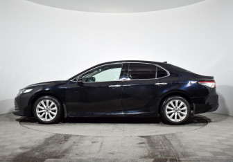 Подержанный автомобиль Toyota Camry Sedan 2021 года (8 фото)