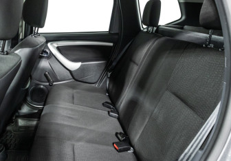 Подержанный автомобиль Nissan Terrano 2014 года (10 фото)