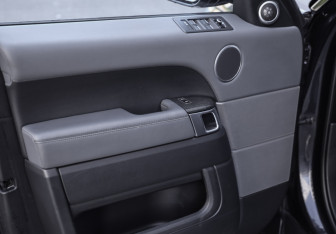 Подержанный автомобиль Land Rover Range Rover Sport 2015 года (22 фото)