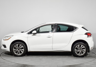 Подержанный автомобиль Citroen DS4 2013 года (8 фото)