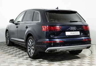 Подержанный автомобиль Audi Q7 2016 года (7 фото)