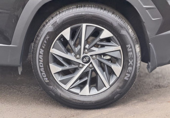 Подержанный автомобиль Hyundai Tucson 2022 года (10 фото)