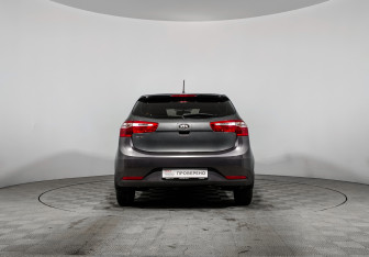 Подержанный автомобиль Kia Rio Hatchback 2013 года (6 фото)