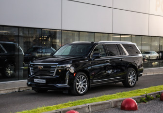 Подержанный автомобиль Cadillac Escalade Suv 2021 года (3 фото)
