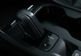 Подержанный автомобиль Volvo XC40 2019 года (16 фото)