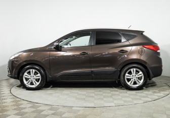 Подержанный автомобиль Hyundai ix35 2012 года (8 фото)