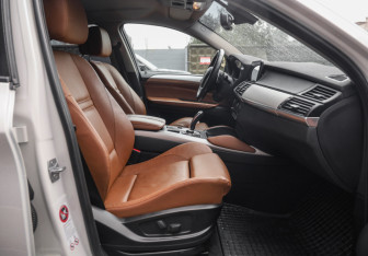 Подержанный автомобиль BMW X6 2013 года (24 фото)