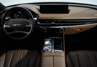 Подержанный автомобиль Genesis G80 2021 года (13 фото)