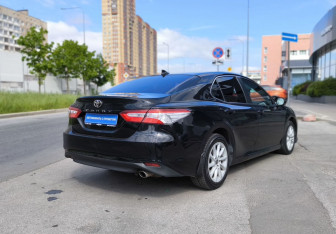 Подержанный автомобиль Toyota Camry Sedan 2021 года (4 фото)