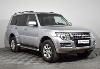 Подержанный автомобиль Mitsubishi Pajero 2014 года (3 фото)