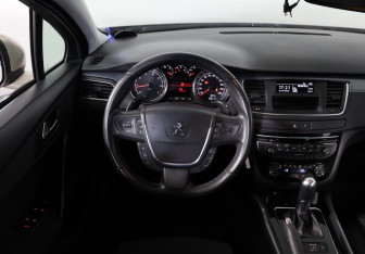 Подержанный автомобиль Peugeot 508 Sedan 2012 года (10 фото)