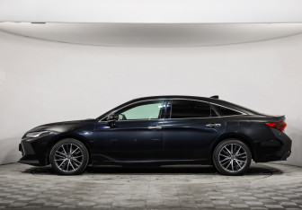Подержанный автомобиль Toyota Avalon 2022 года (8 фото)
