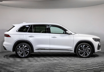 Подержанный автомобиль Geely Monjaro 2024 года (4 фото)