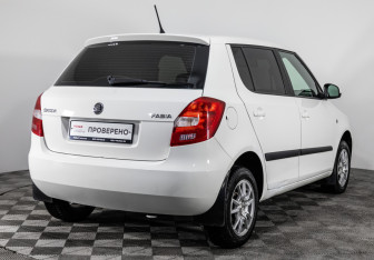 Подержанный автомобиль Skoda Fabia Hatchback 2013 года (5 фото)