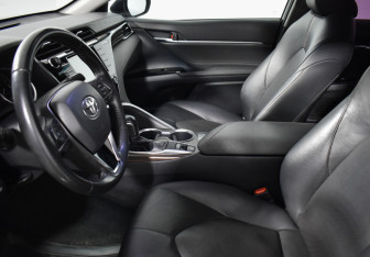 Подержанный автомобиль Toyota Camry Sedan 2018 года (10 фото)