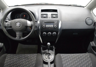 Подержанный автомобиль Suzuki SX4 Hatchback 2008 года (14 фото)