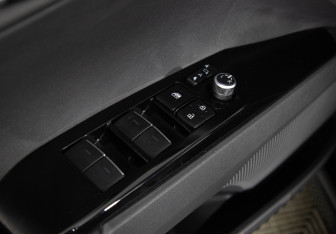 Подержанный автомобиль Toyota Camry Sedan 2024 года (18 фото)