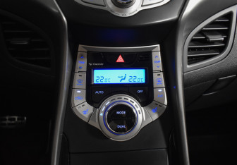 Подержанный автомобиль Hyundai Elantra Sedan 2011 года (15 фото)