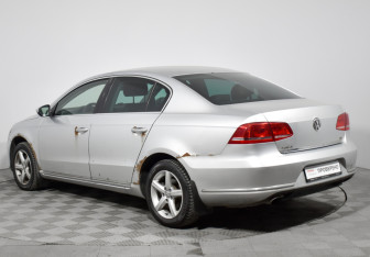 Подержанный автомобиль Volkswagen Passat Sedan 2011 года (7 фото)