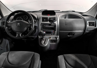 Подержанный автомобиль Peugeot Expert 2015 года (15 фото)