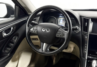 Подержанный автомобиль Infiniti Q50 2015 года (15 фото)