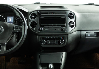 Подержанный автомобиль Volkswagen Tiguan 2012 года (14 фото)
