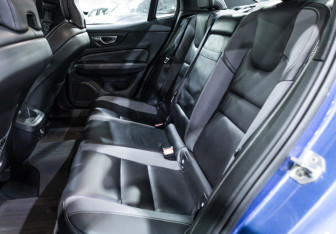 Подержанный автомобиль Volvo S60 2019 года (15 фото)