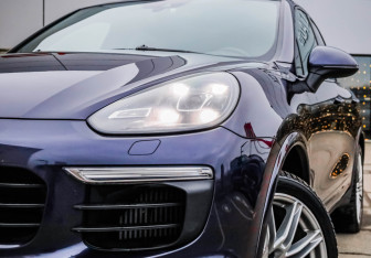 Подержанный автомобиль Porsche Cayenne 2017 года (2 фото)