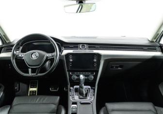 Подержанный автомобиль Volkswagen Passat Sedan 2019 года (13 фото)