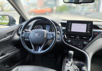 Подержанный автомобиль Toyota Camry Sedan 2021 года (14 фото)