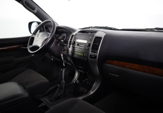 Подержанный автомобиль Toyota Land Cruiser Prado 2007 года (11 фото)