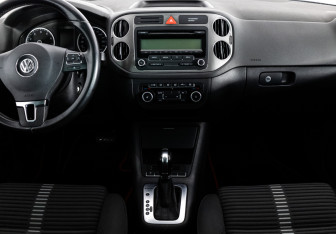 Подержанный автомобиль Volkswagen Tiguan 2011 года (13 фото)