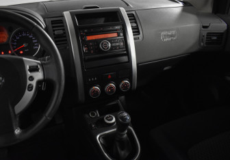 Подержанный автомобиль Nissan X-Trail 2008 года (21 фото)
