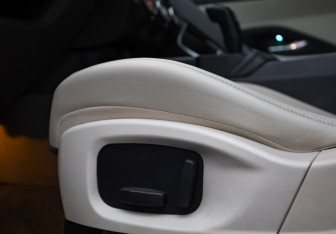 Подержанный автомобиль Jaguar E-Pace 2018 года (25 фото)